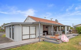 The Sunrise Bach - One Tree Point Holiday Home