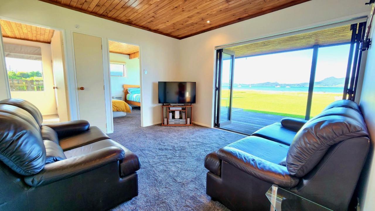 The Sunrise Bach - One Tree Point Holiday Home Exterior photo